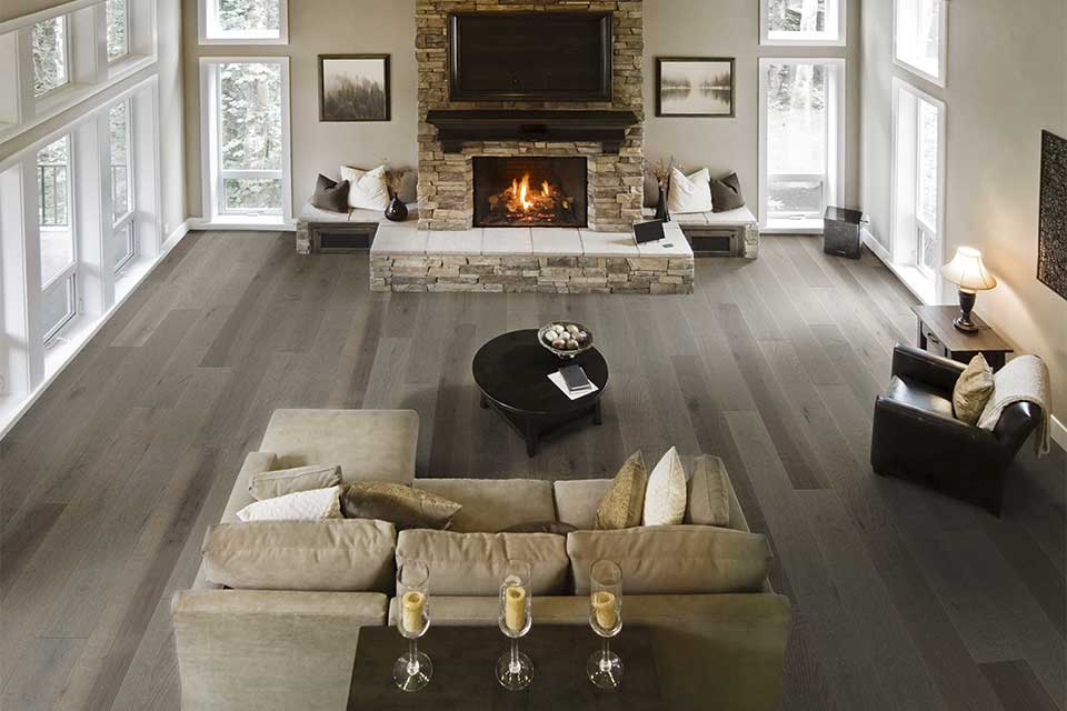 koelnparkett Landhausdiele Eiche Antique Rustic Grey im Wohnzimmer – Der Parkett Riese Köln