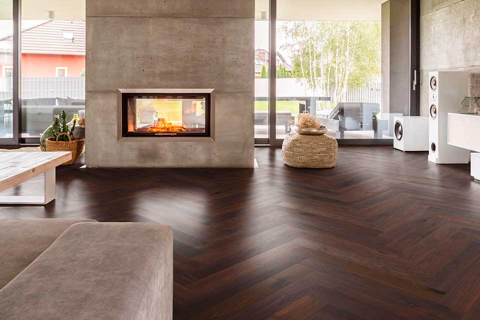 Fischgrätparkett aus Räuchereiche von Woodline Parquetry